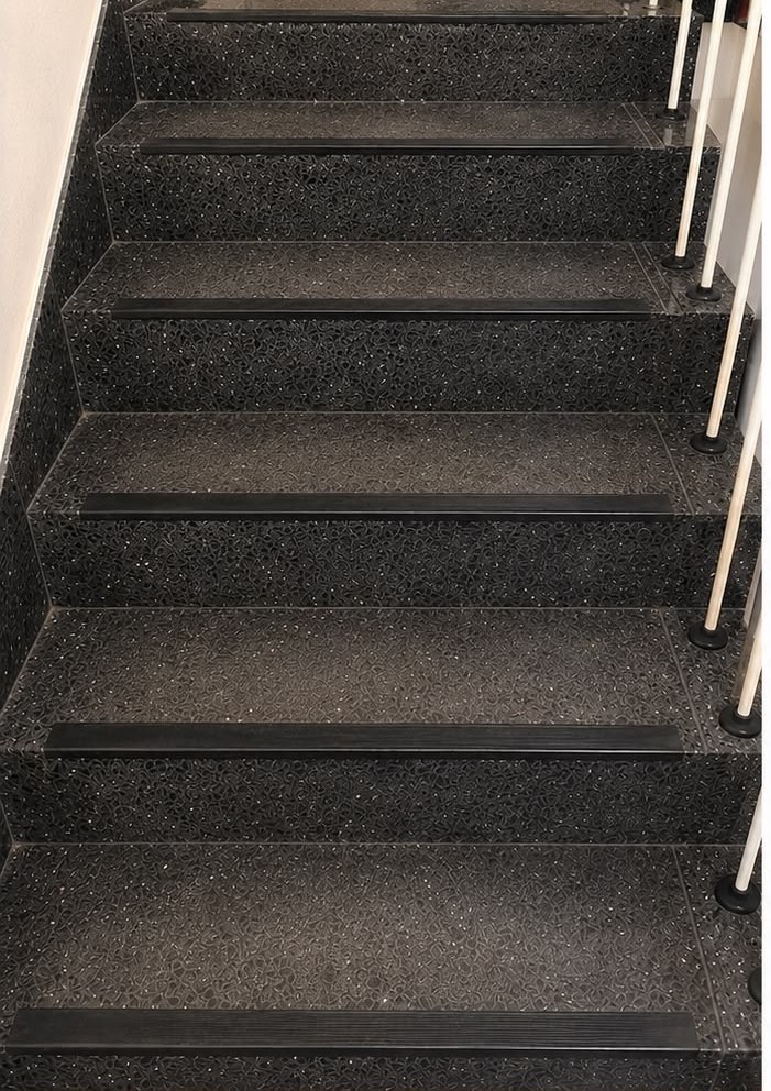 Treppenhausreinigung vorher